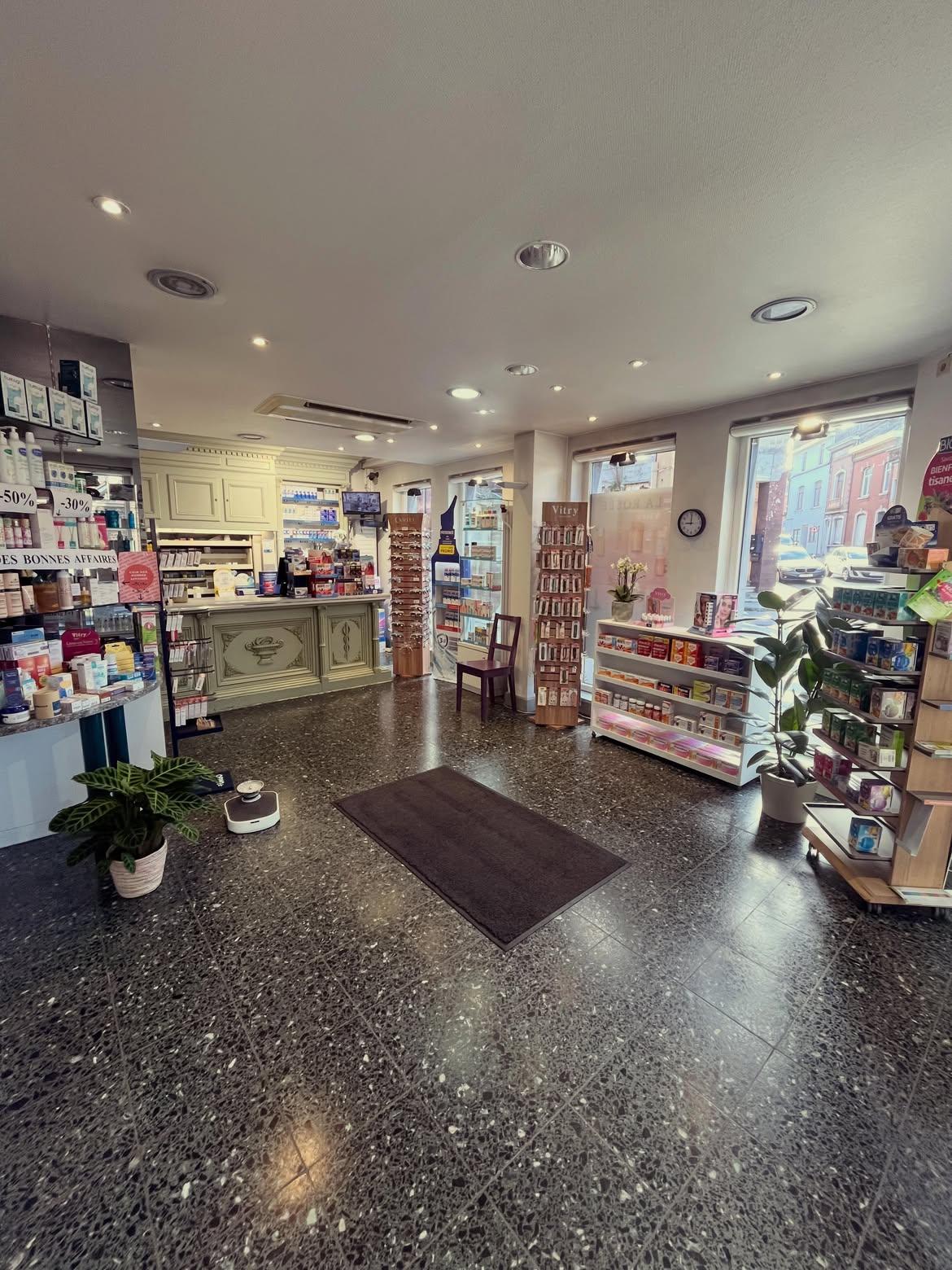 Intérieur de la Pharmacie Tombeur, 135 Rue Haute-Wez à Grivegnée
